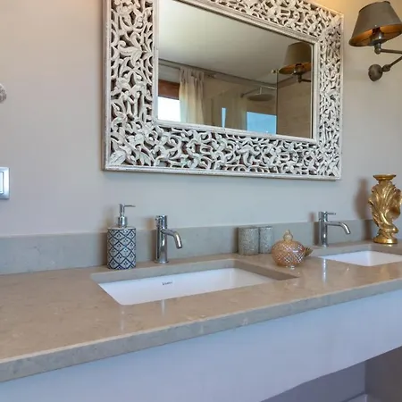 Quinta Dos Caneiros Luxury Ocean Views Walk To Beach *